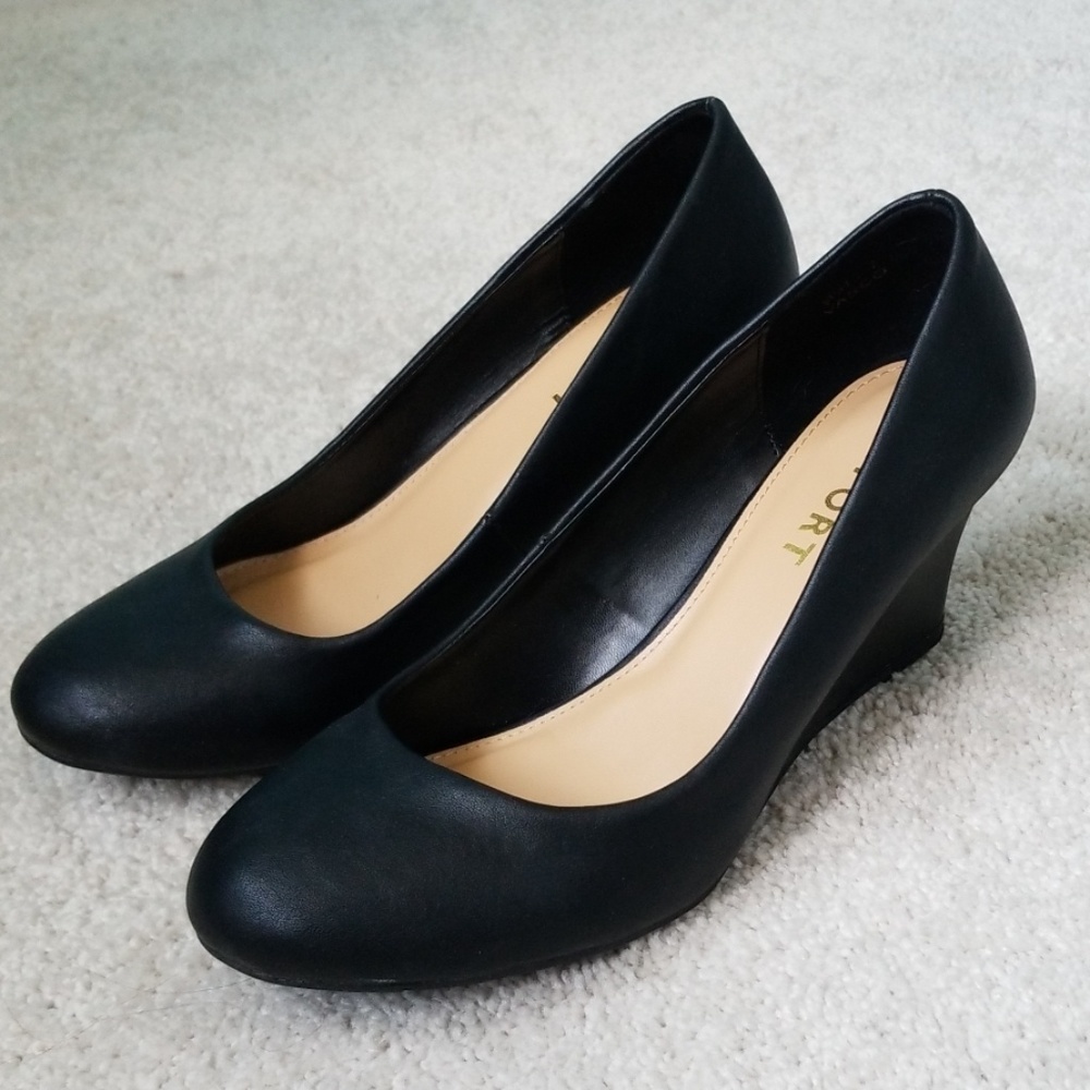 REPORT Classic Black Wegdes